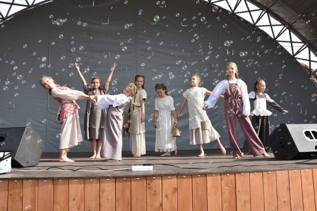 Детский театр мод на открытие площади 2020 г.